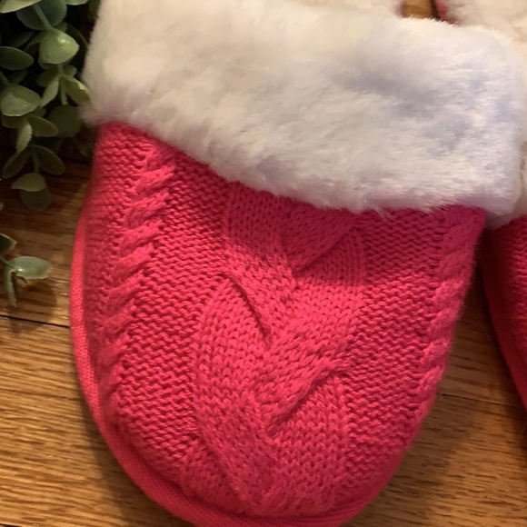 Victoria Secret | Pink & White Faux Fur Slippers - Picture 3 of 7